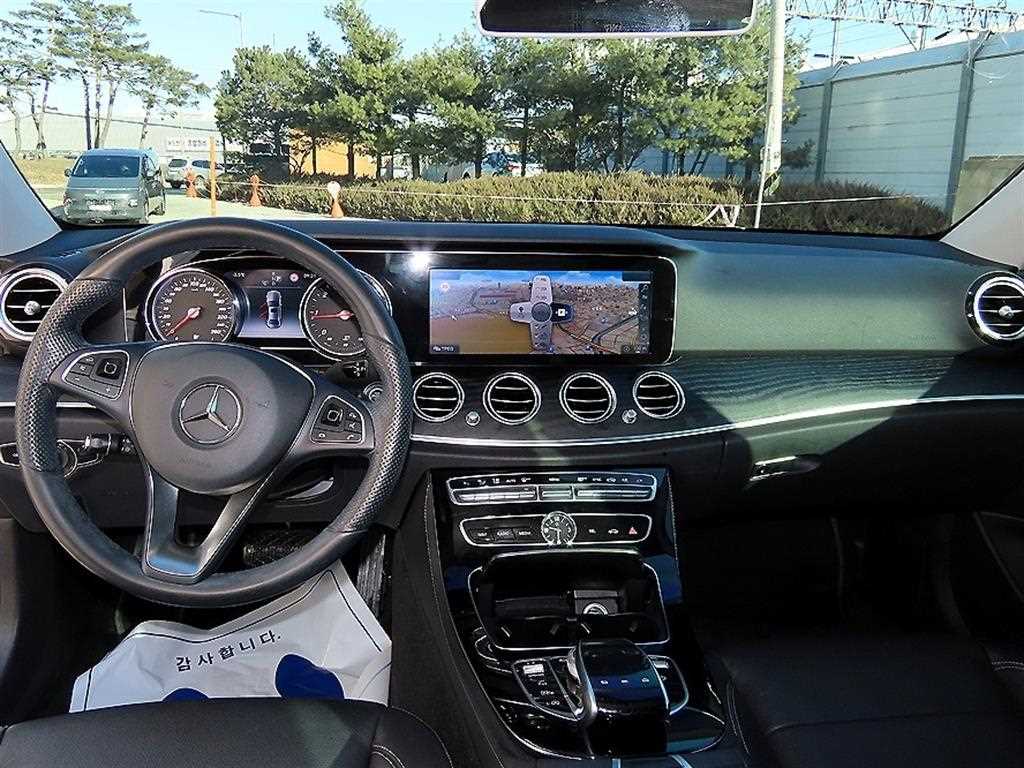 Mercedes Benz E class - Vista 7