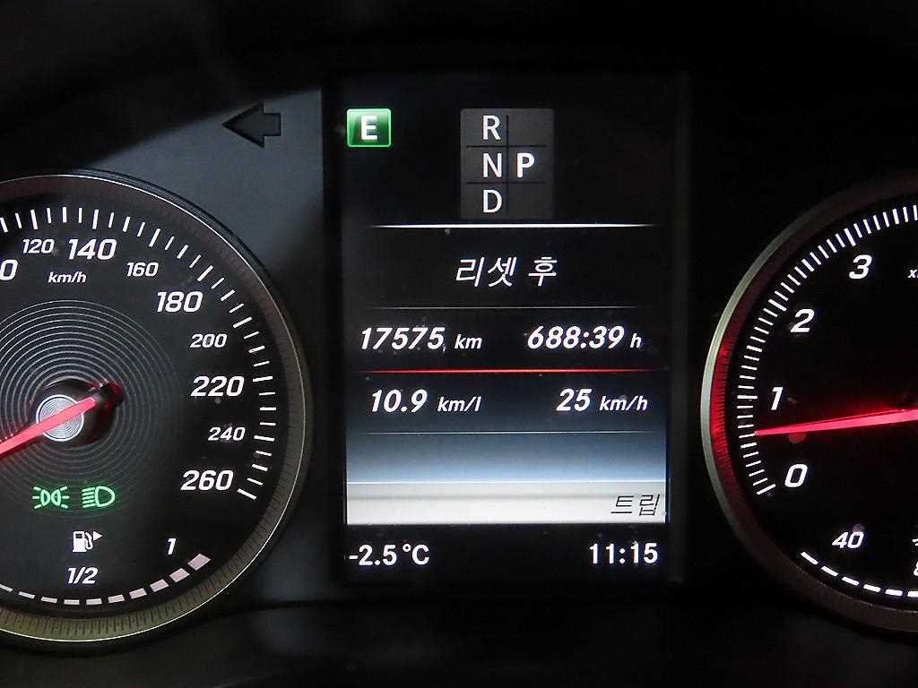 Mercedes Benz GLC Class - Vista 9