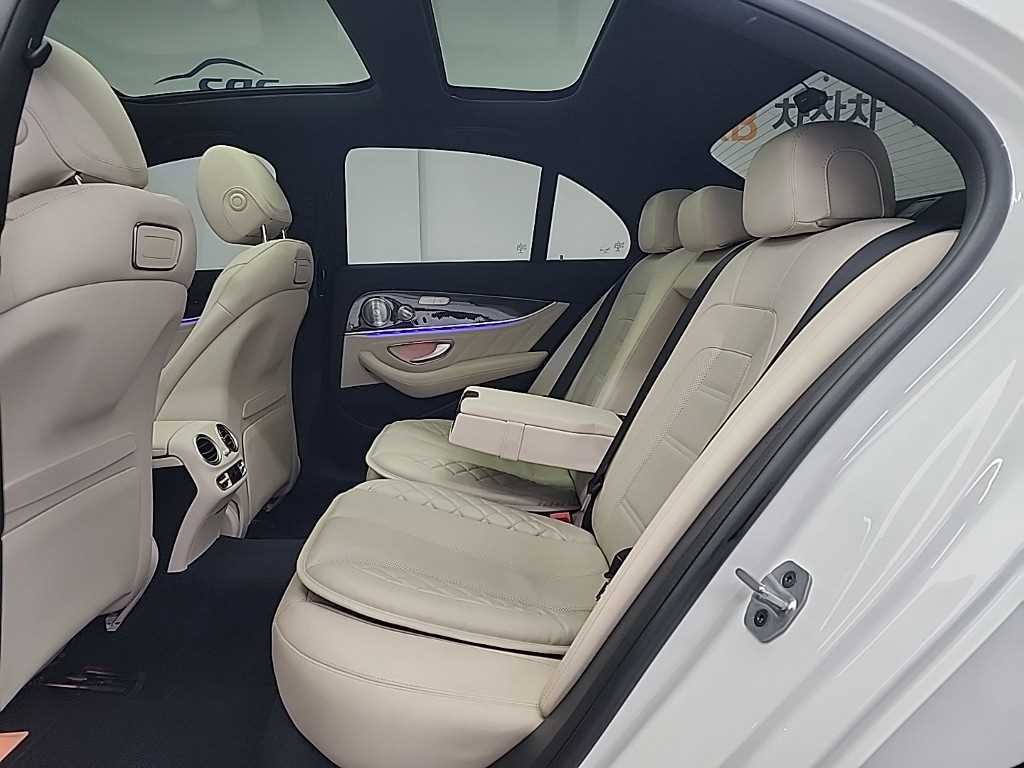 Mercedes Benz E class - Vista 12