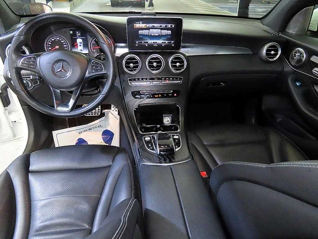 Mercedes Benz GLC Class - Vista 10