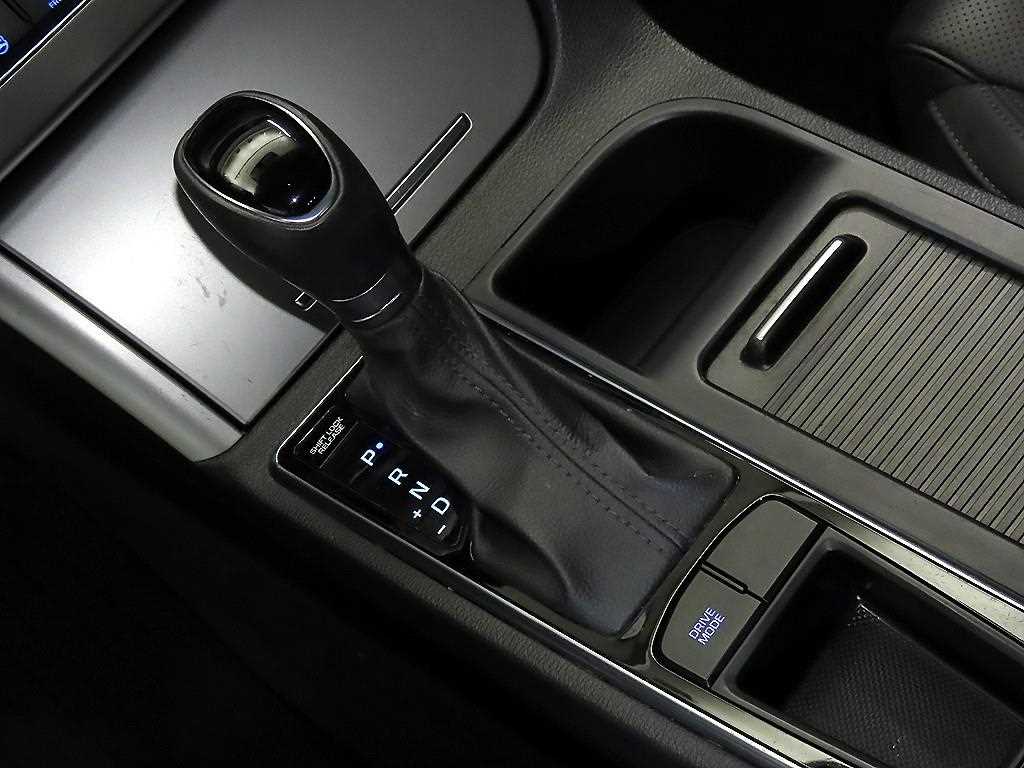 HYUNDAI Sonata - Vista 12