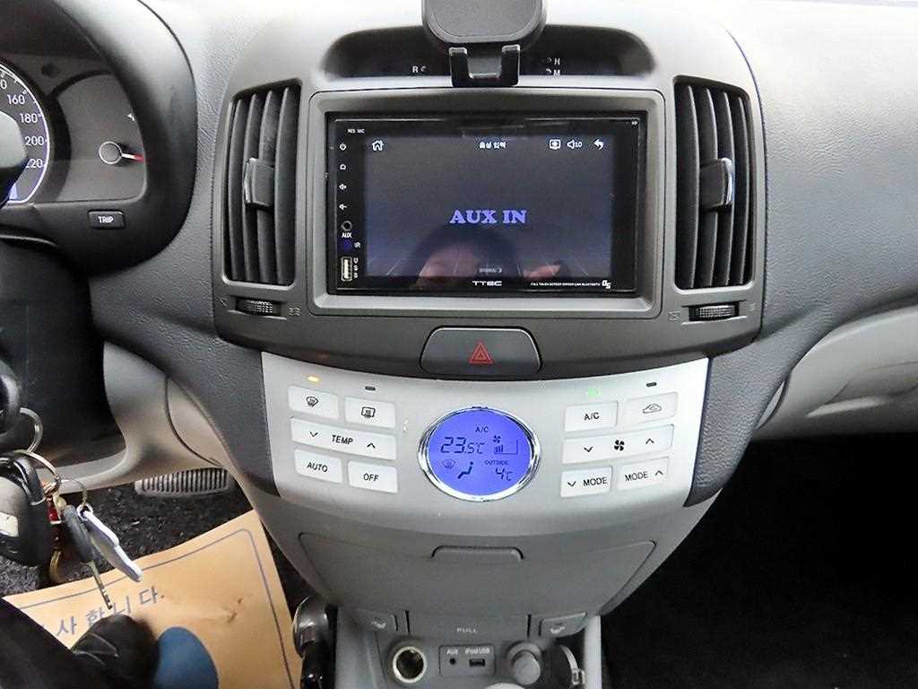 HYUNDAI Avante - Vista 12