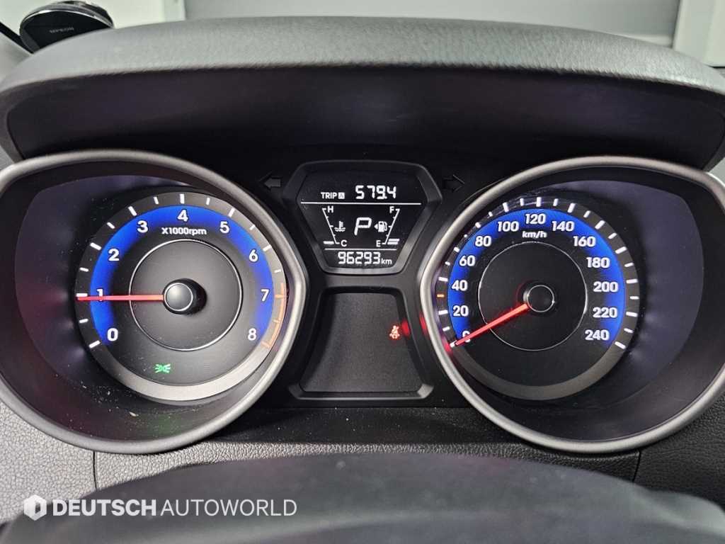 HYUNDAI Avante - Vista 8