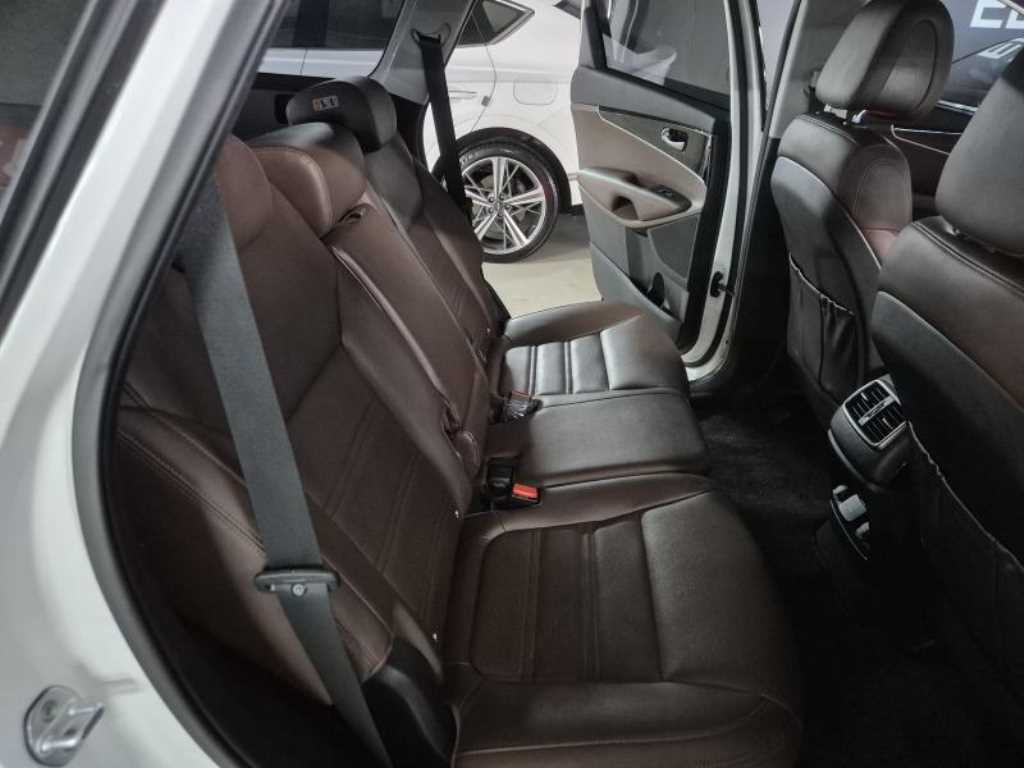 KIA Sorento - Vista 8