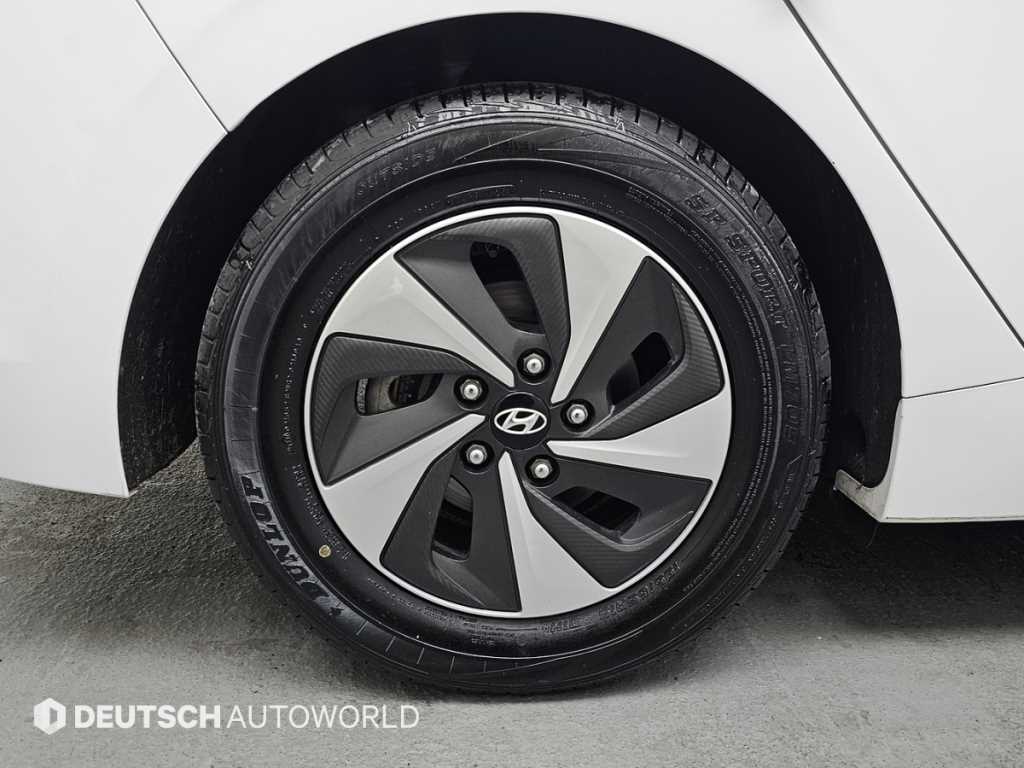 HYUNDAI Ioniq - Vista 5