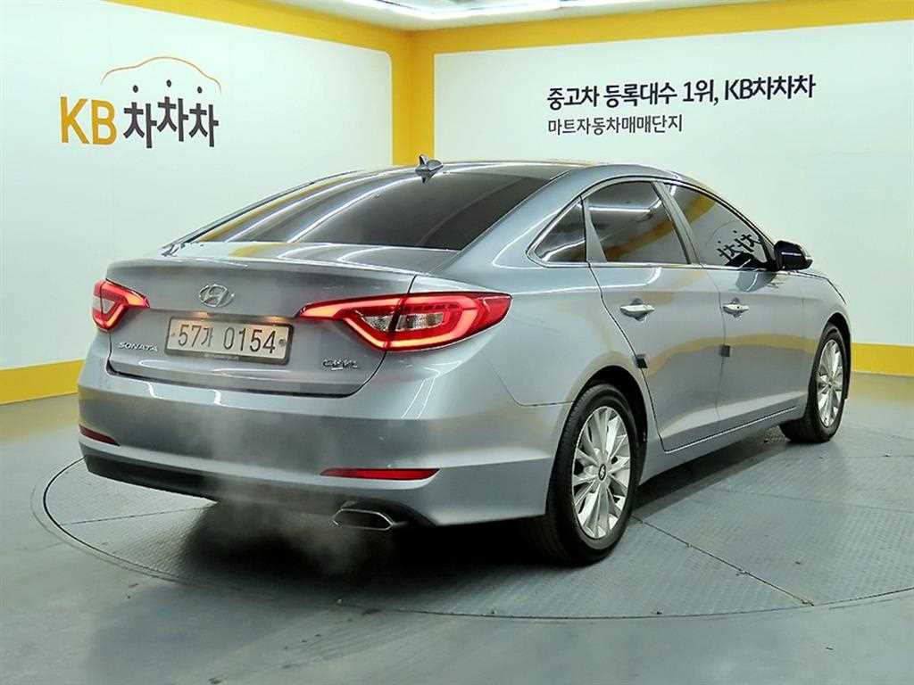 HYUNDAI Sonata - Vista 4