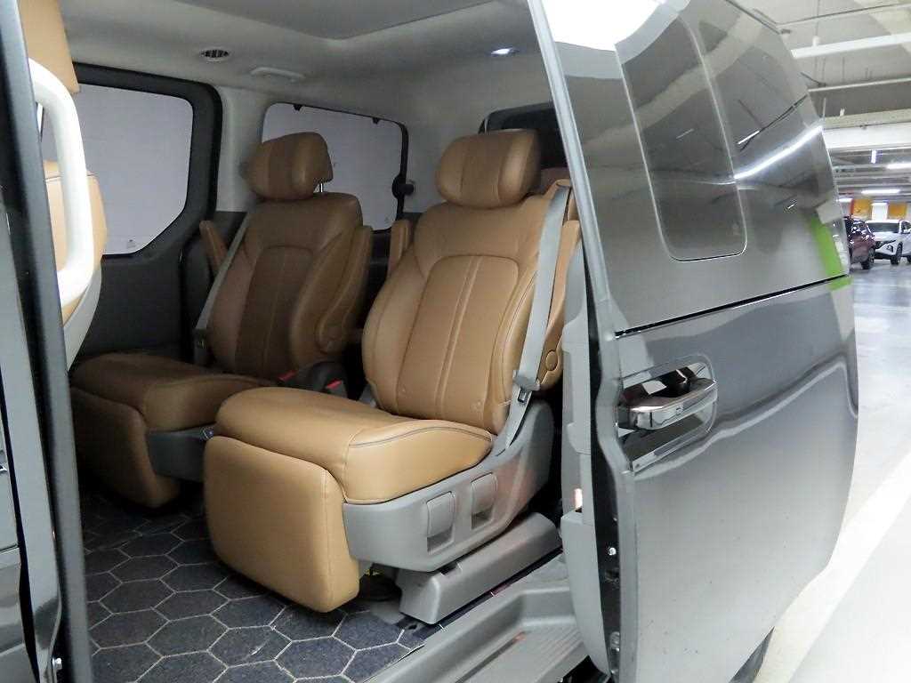 HYUNDAI Staria - Vista 12