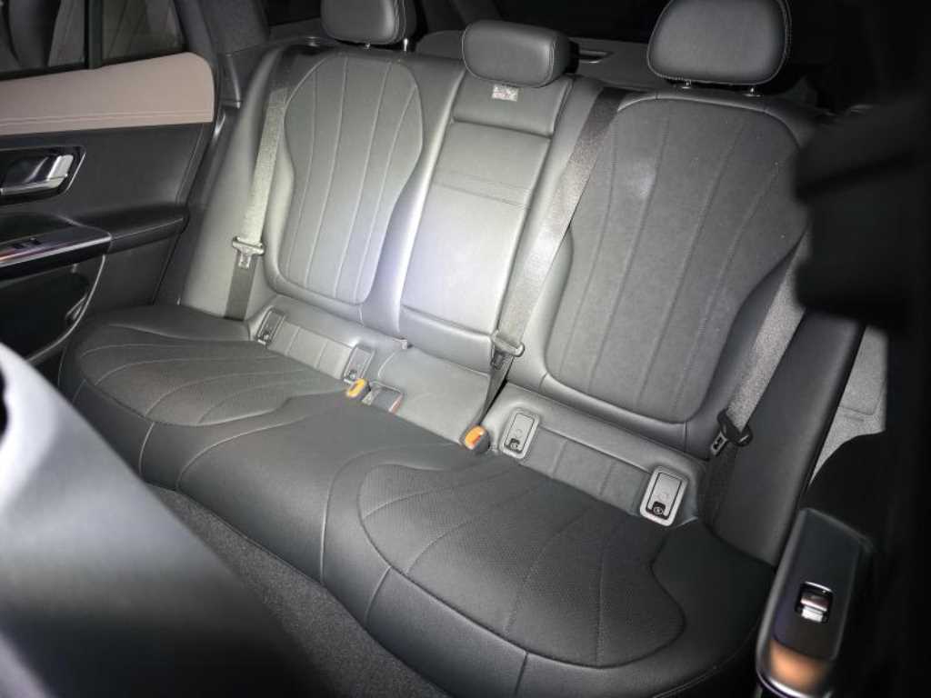 Mercedes Benz EQE - Vista 11