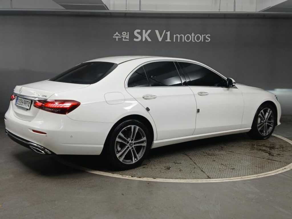 Mercedes Benz E class - Vista 3