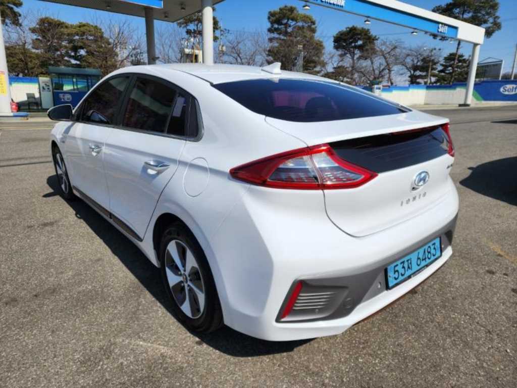 HYUNDAI Ioniq - Vista 5