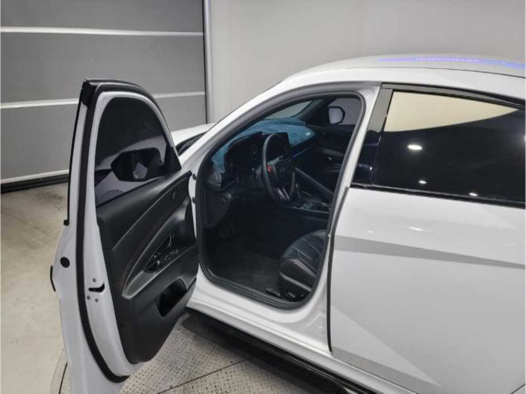 HYUNDAI Avante - Vista 5