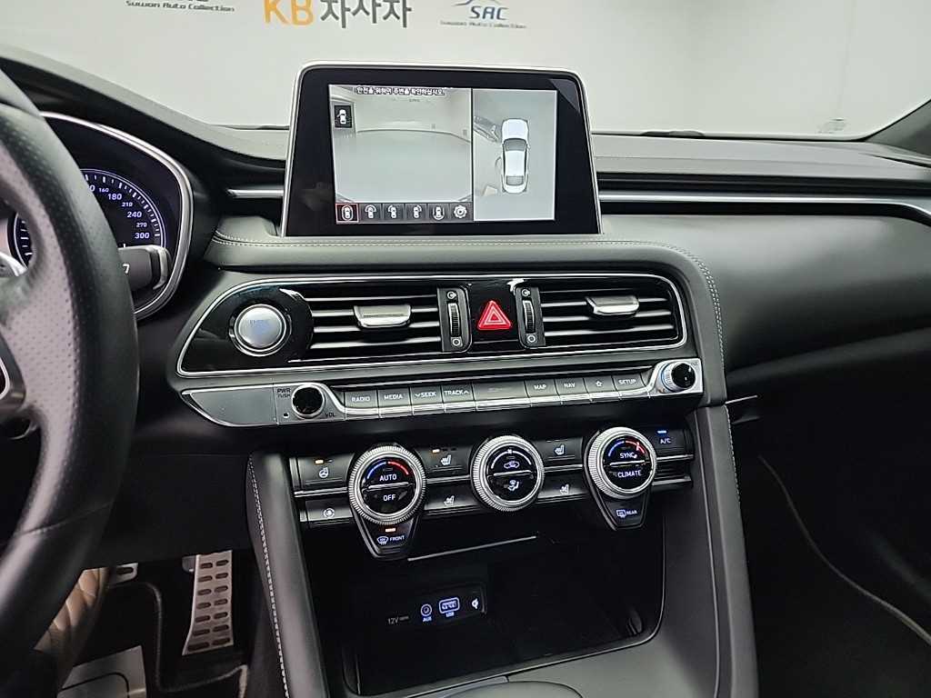 Genesis G70 - Vista 10