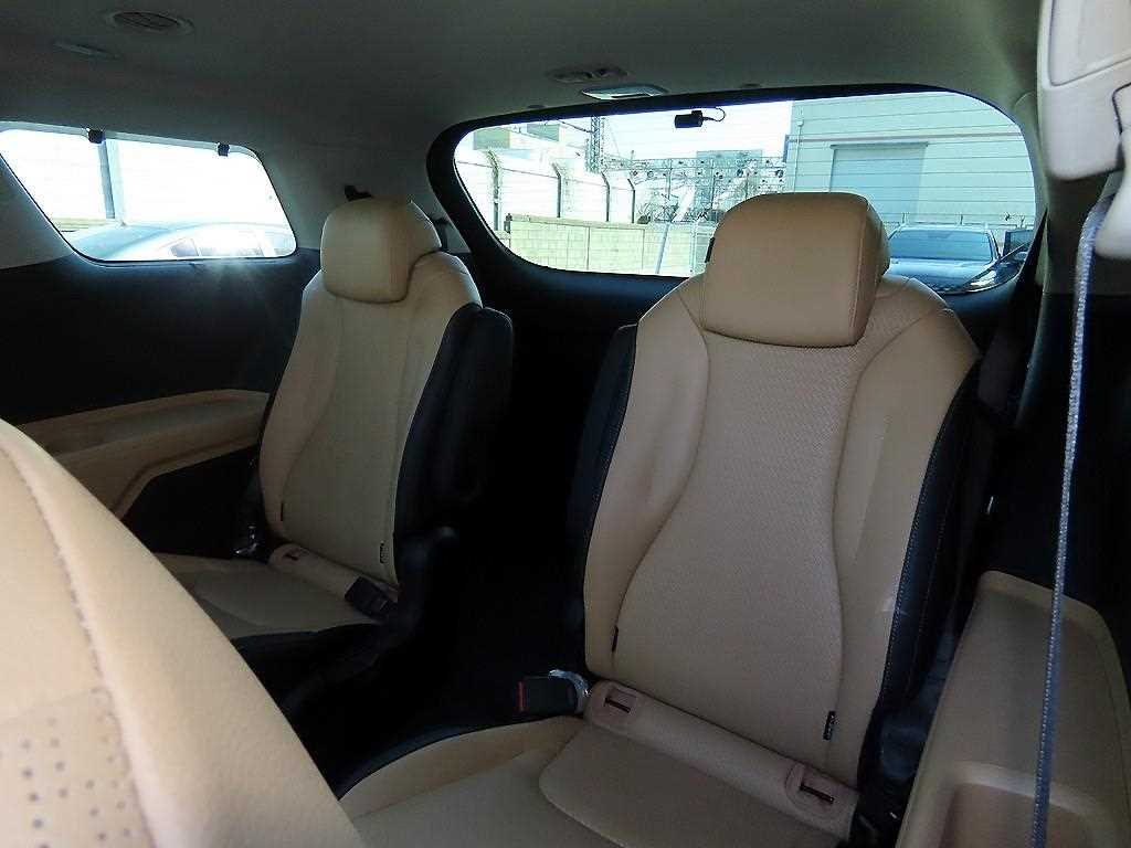 KIA Carnival - Vista 7
