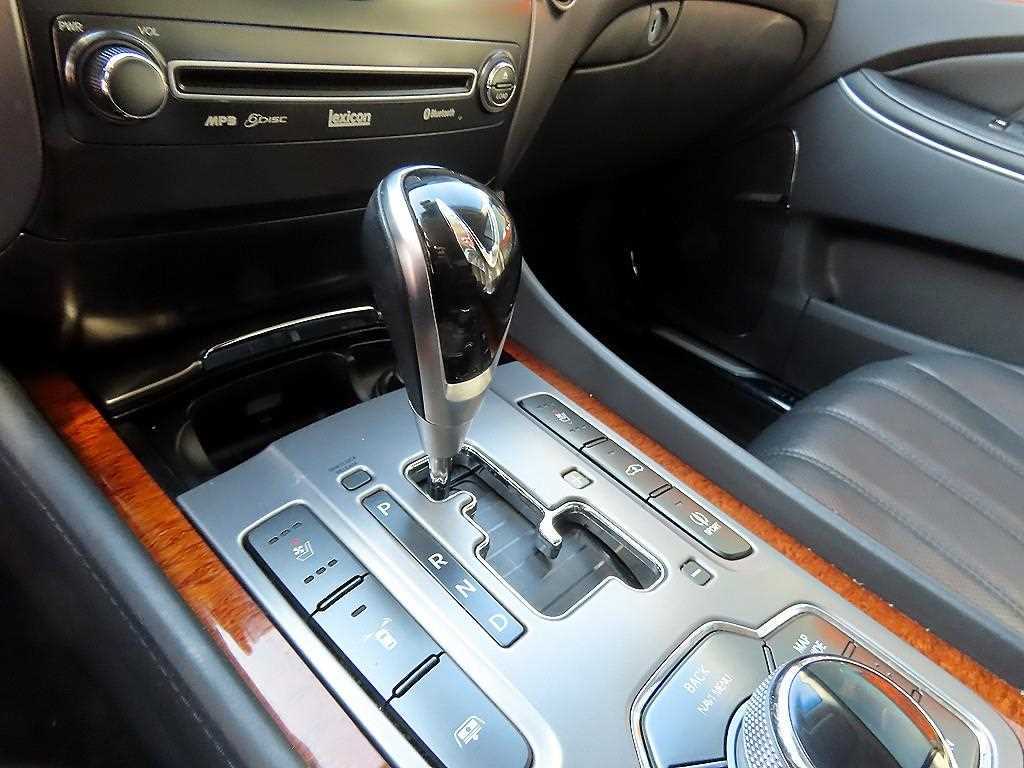 HYUNDAI Equus - Vista 11