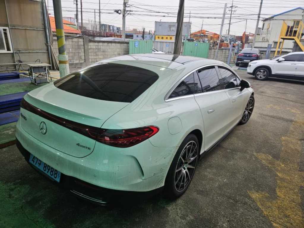 Mercedes Benz EQS - Vista 4