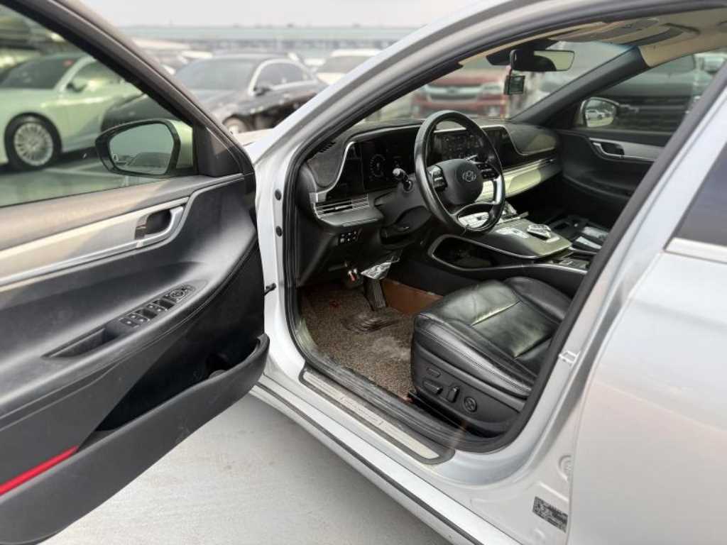 HYUNDAI Grandeur - Vista 8