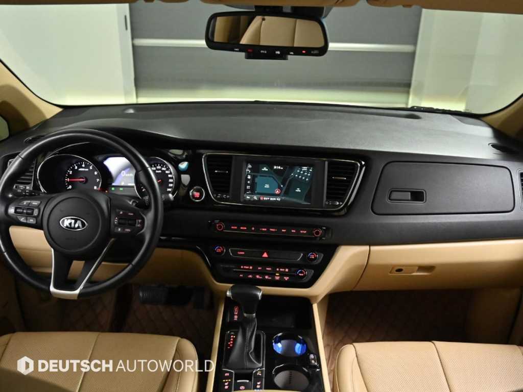 KIA Carnival - Vista 7