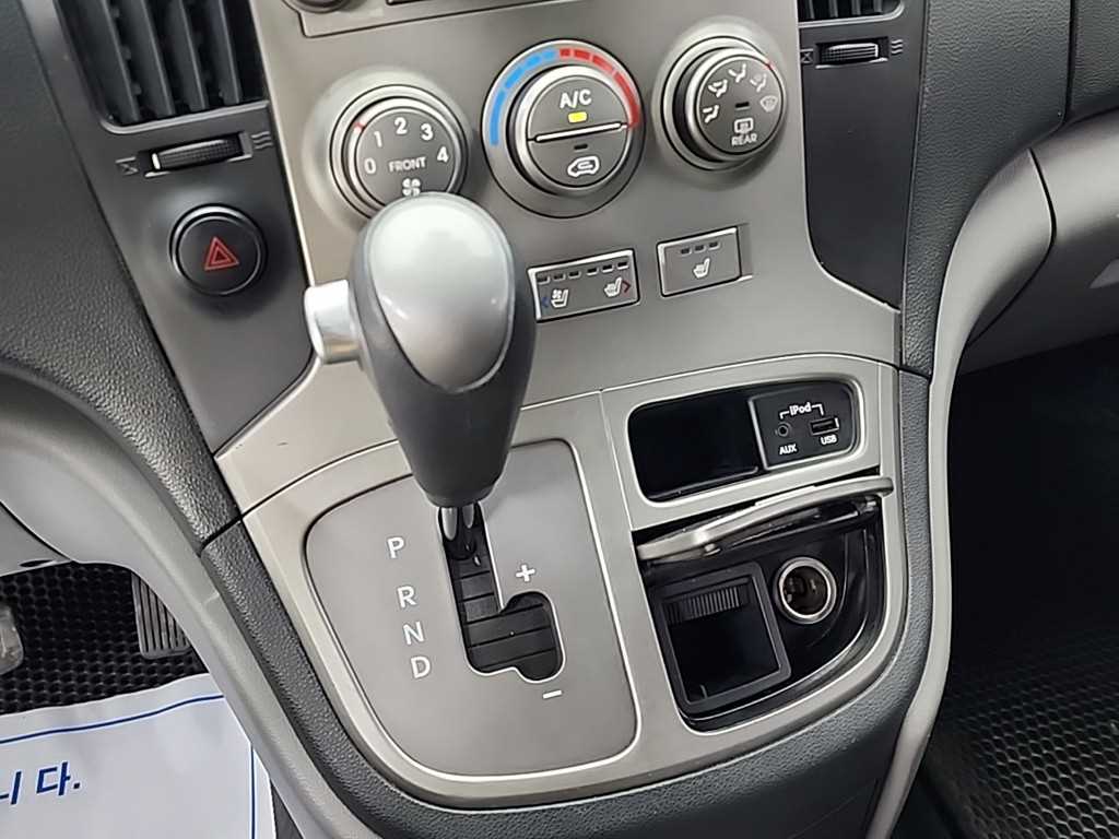 HYUNDAI Starex - Vista 8