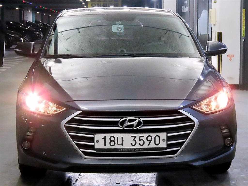 HYUNDAI Avante - Vista 2