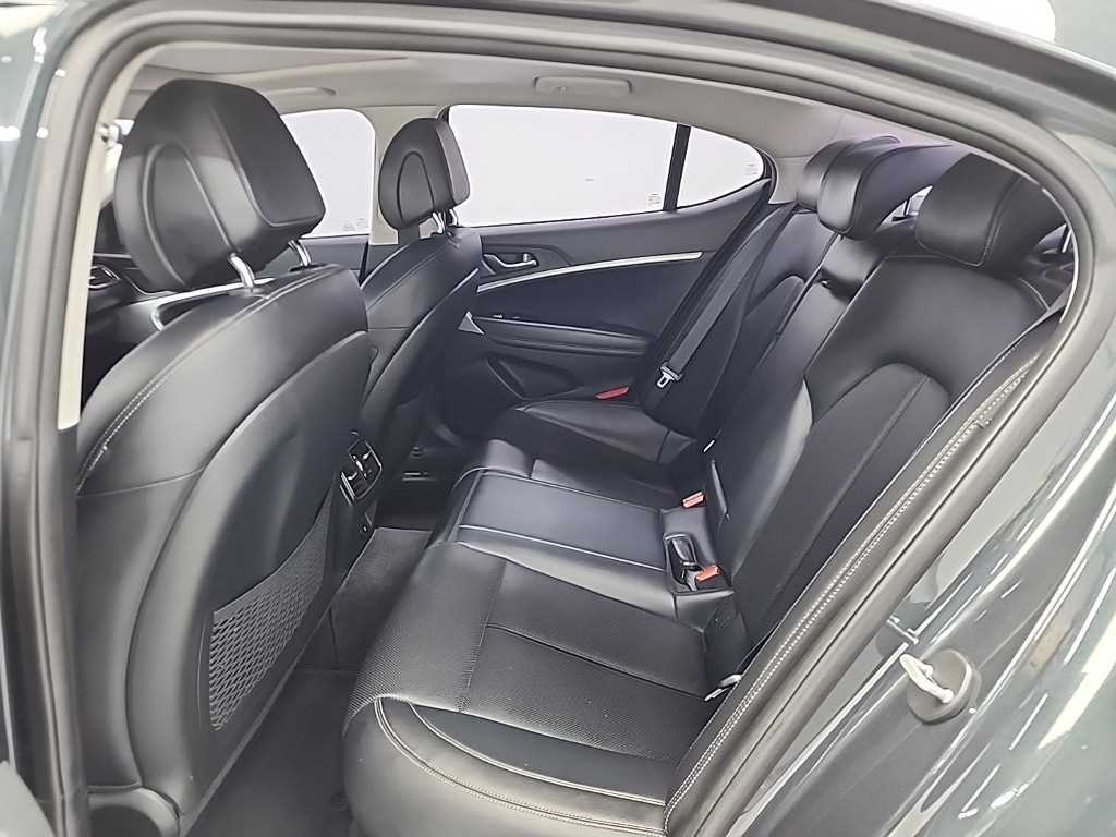 Genesis G70 - Vista 12