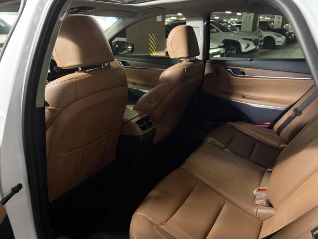 HYUNDAI Grandeur - Vista 12