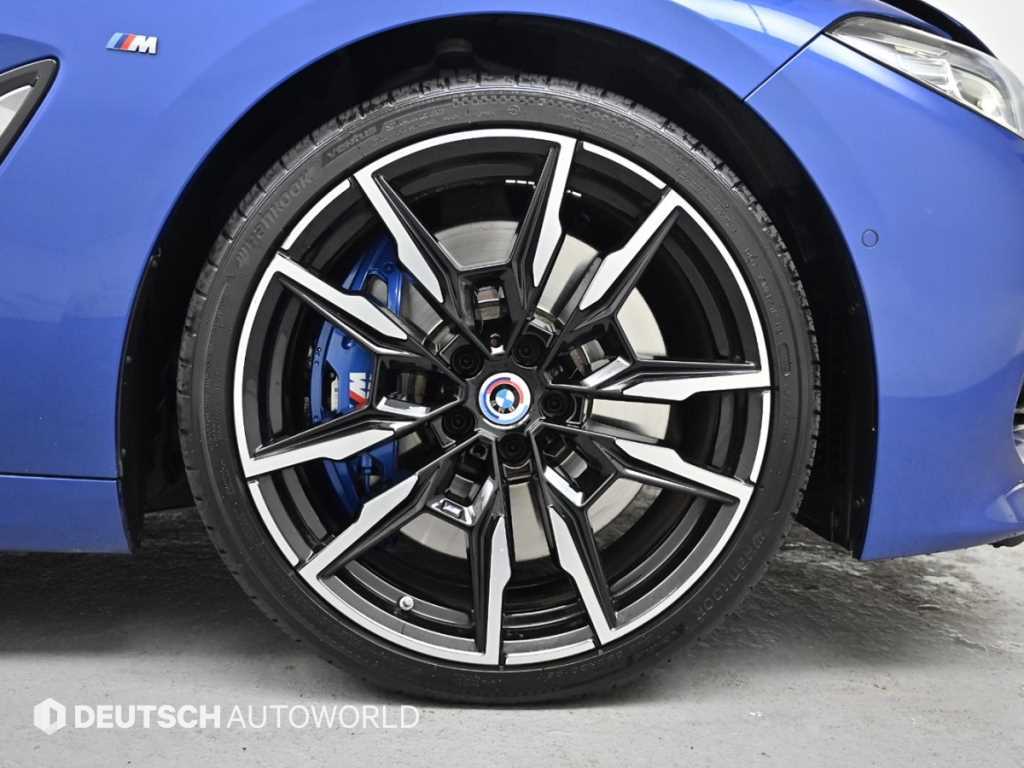 BMW 8 Series - Vista 5