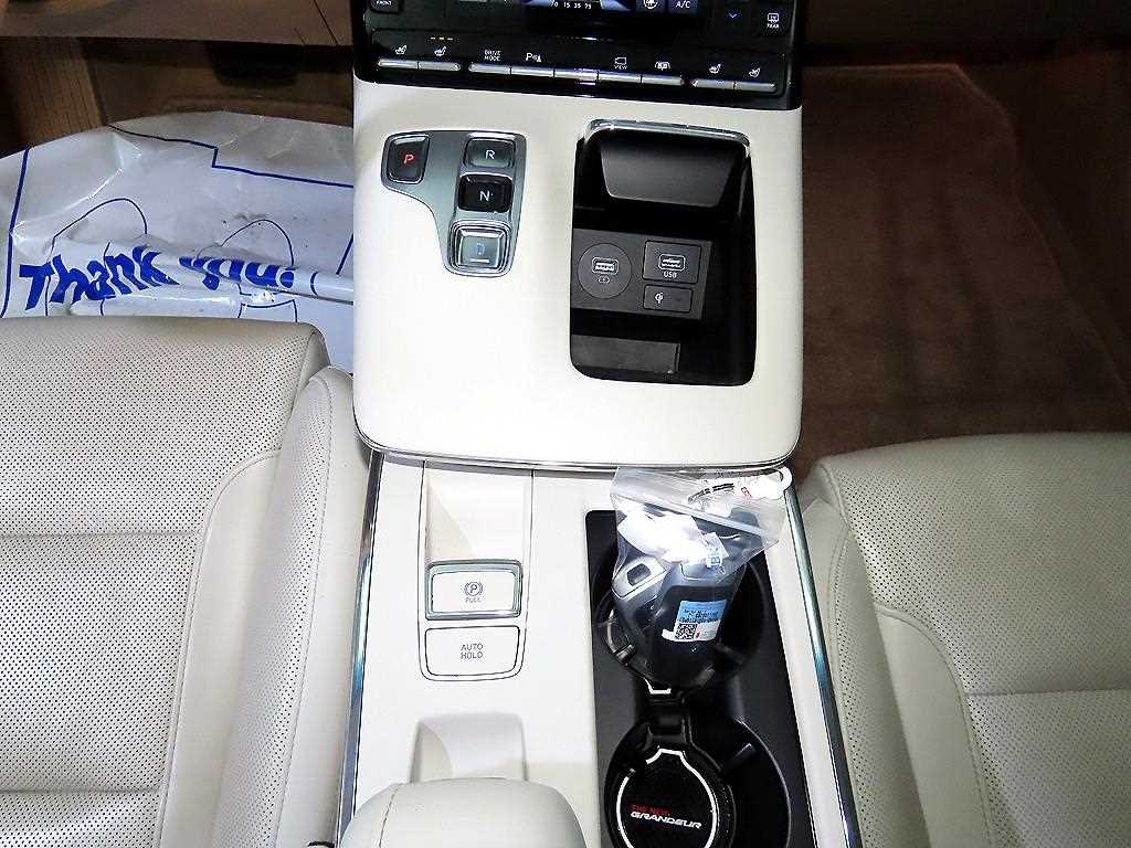 HYUNDAI Grandeur - Vista 12