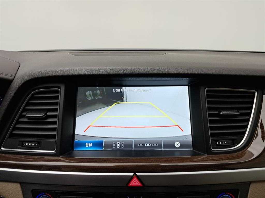 HYUNDAI Genesis - Vista 10