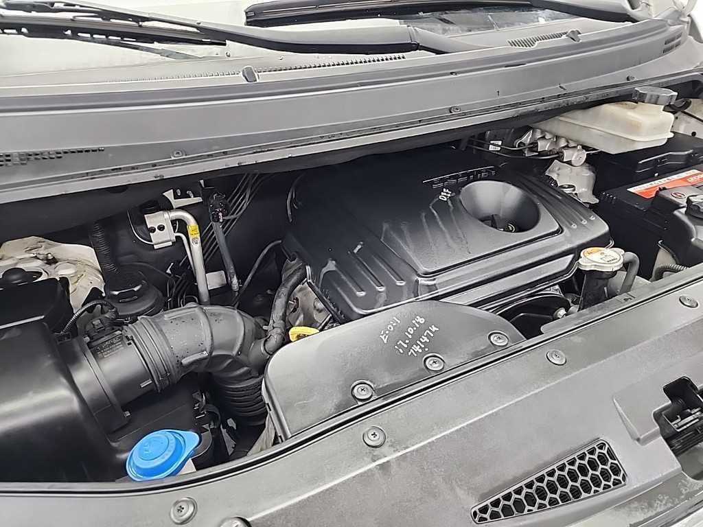 HYUNDAI Starex - Vista 5