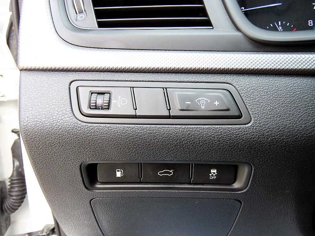 HYUNDAI Sonata - Vista 12