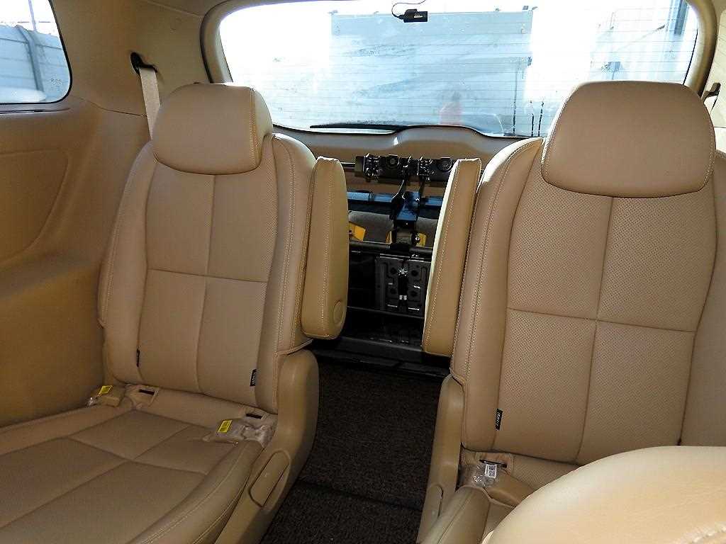 KIA Carnival - Vista 7
