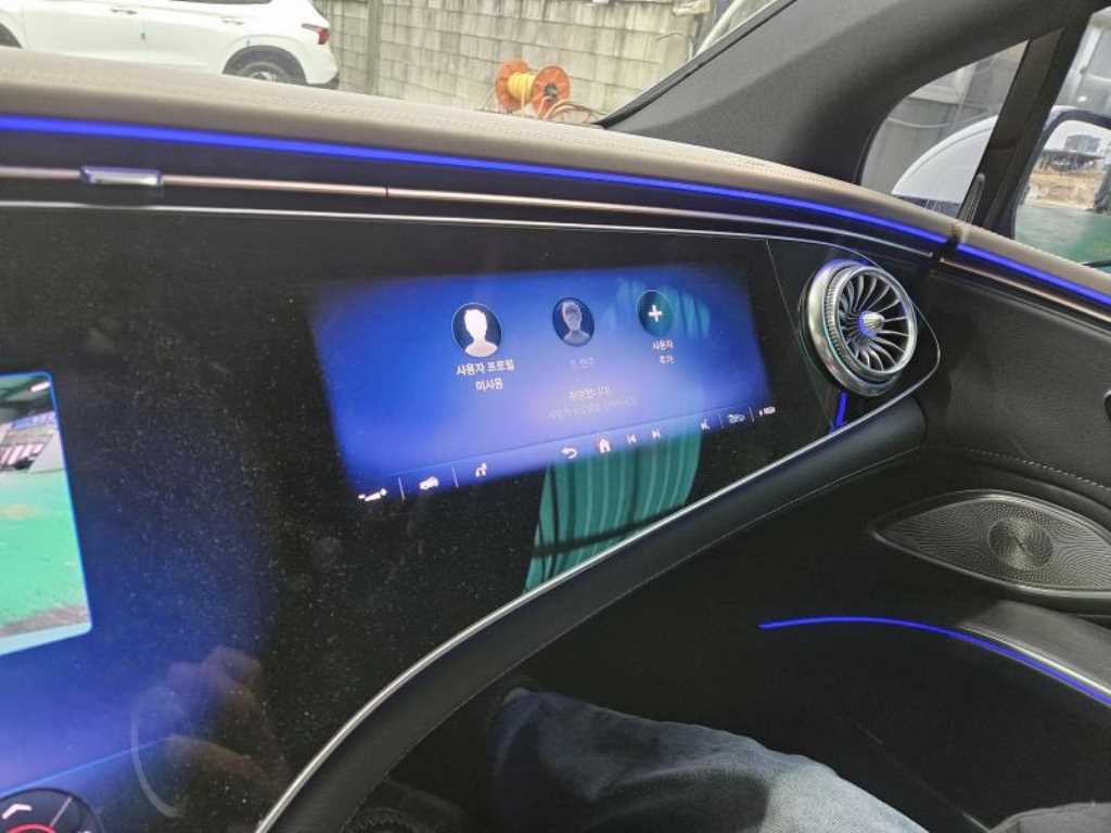 Mercedes Benz EQS - Vista 11