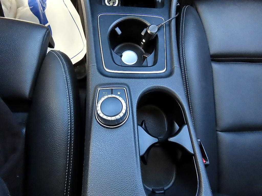 Mercedes Benz GLA Class - Vista 12