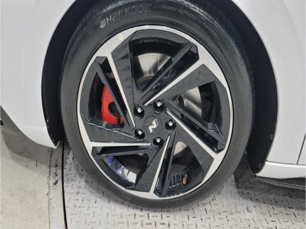 HYUNDAI Avante - Vista 9