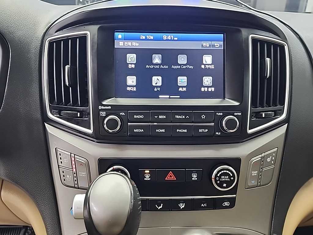 HYUNDAI Starex - Vista 10