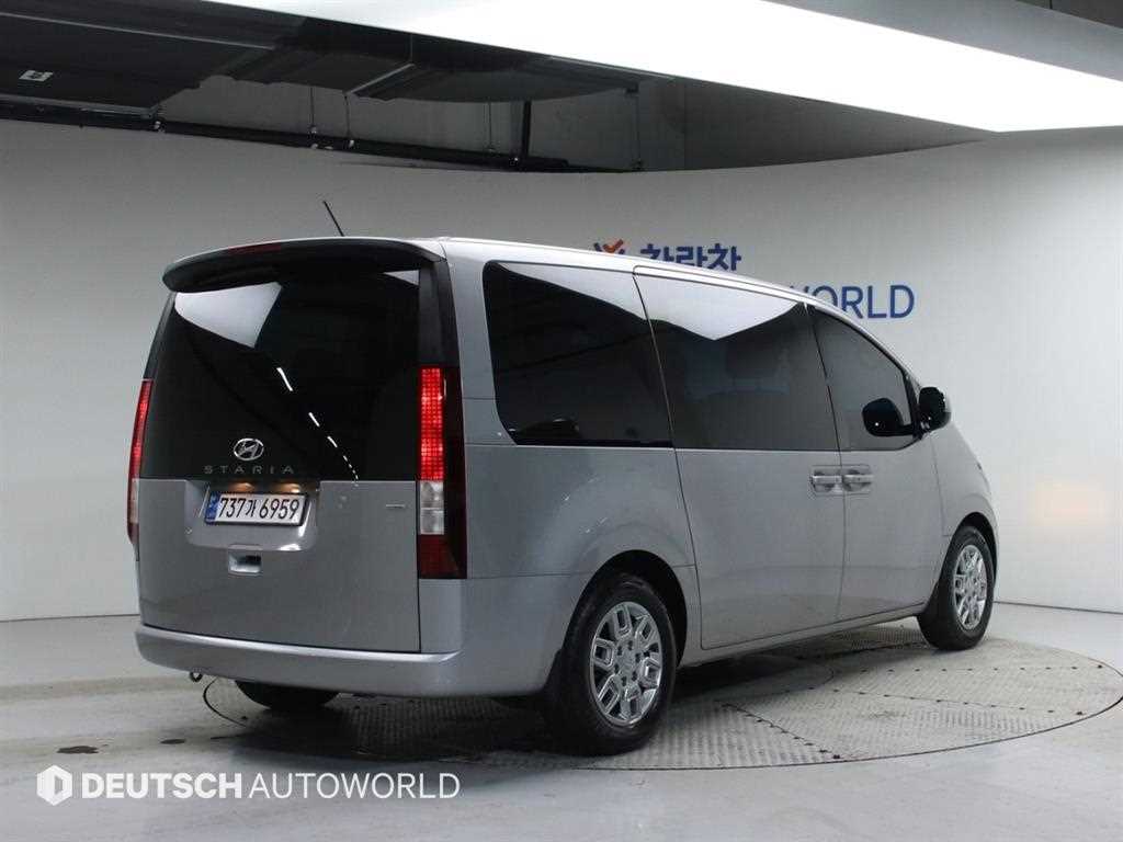 HYUNDAI Staria - Vista 2