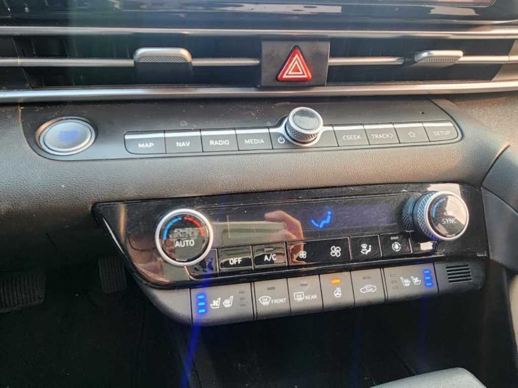 HYUNDAI Avante - Vista 10