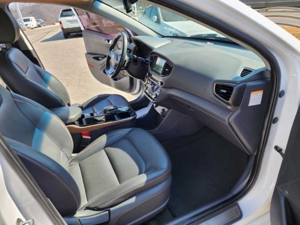 HYUNDAI Ioniq - Vista 8