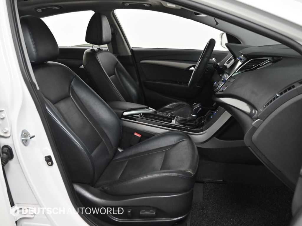 HYUNDAI i40 - Vista 10