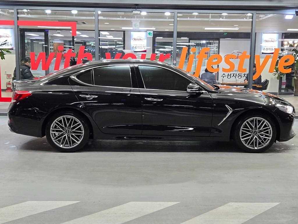 Genesis G70 - Vista 4