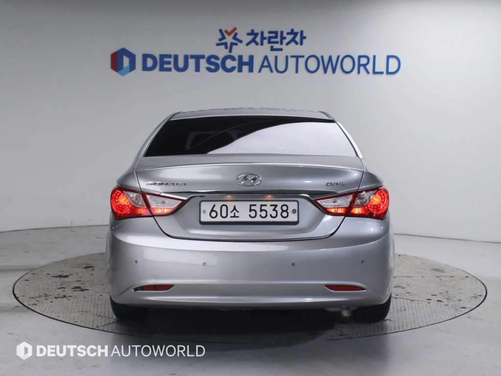 HYUNDAI Sonata - Vista 4