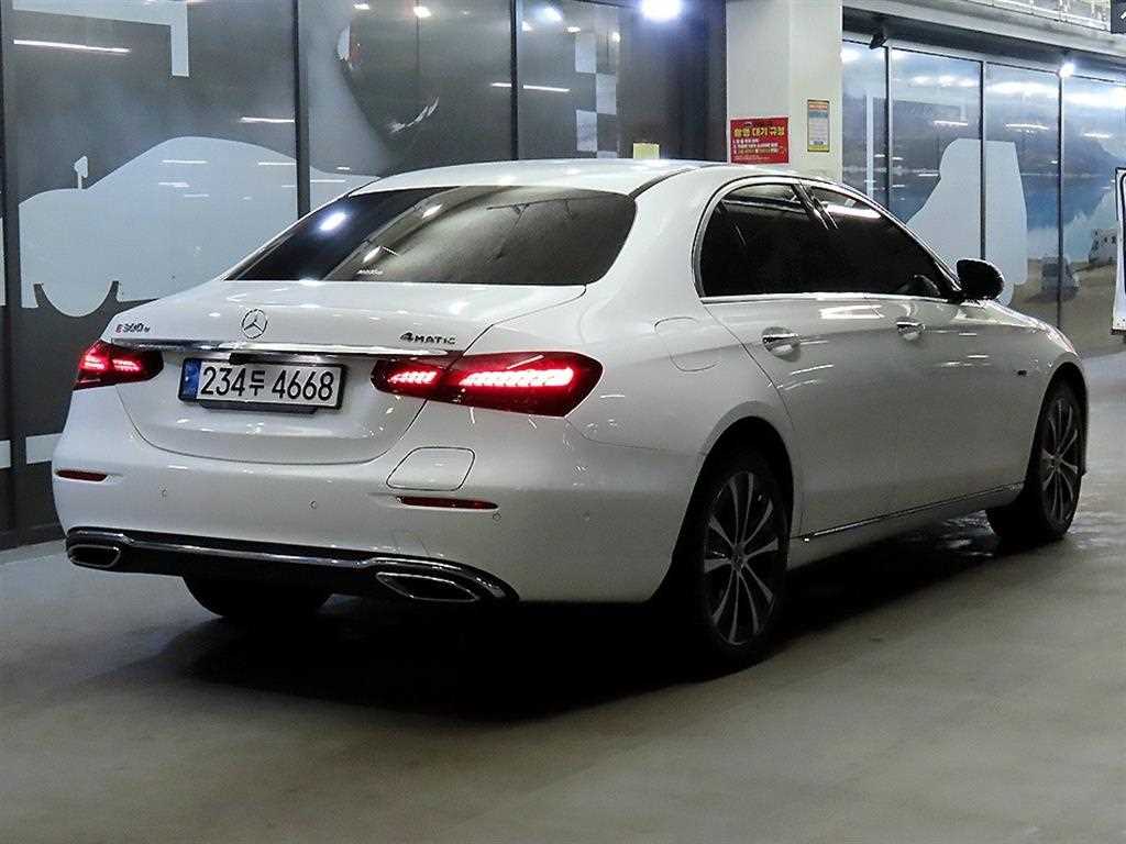 Mercedes Benz E class - Vista 4
