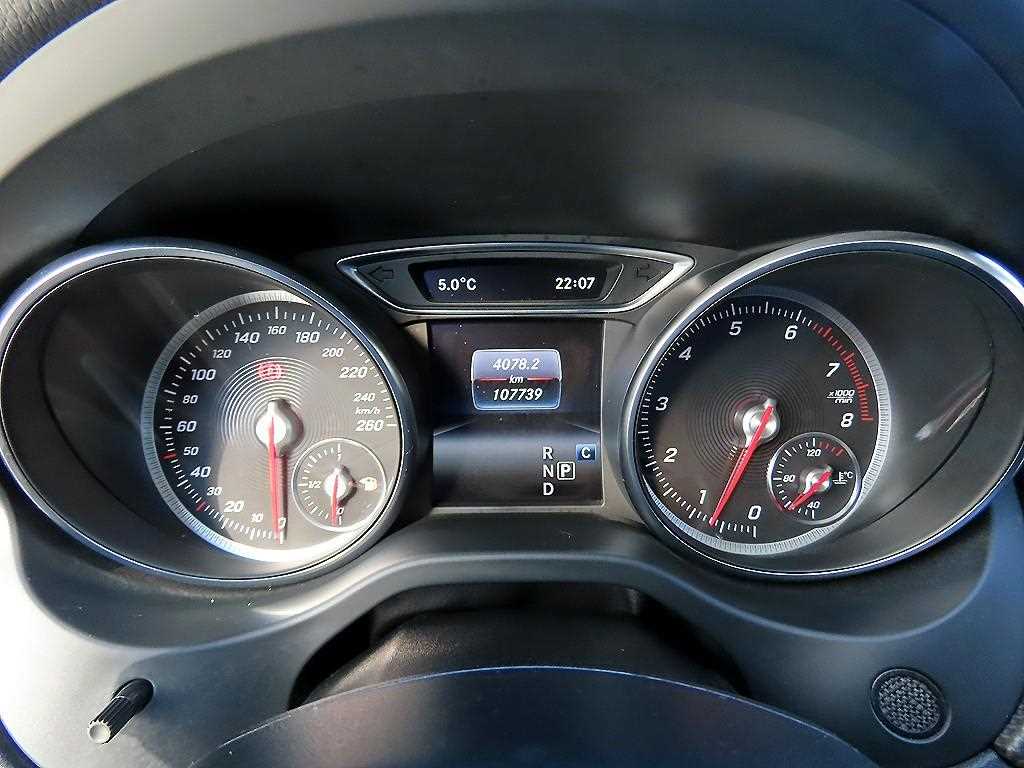 Mercedes Benz GLA Class - Vista 9