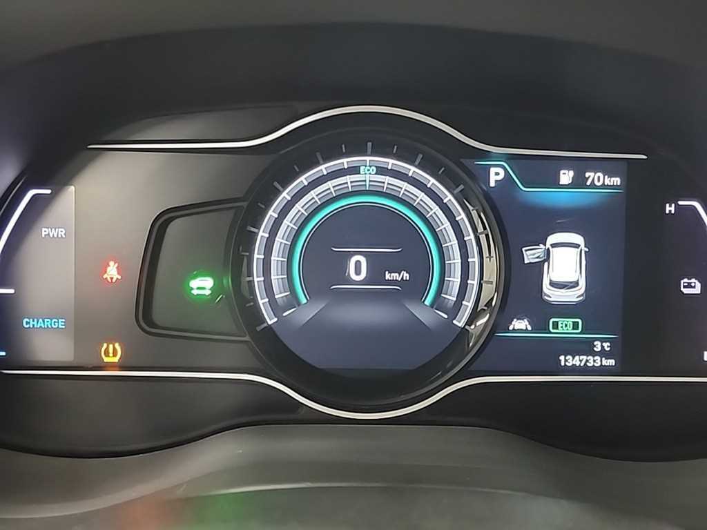 HYUNDAI Kona - Vista 6