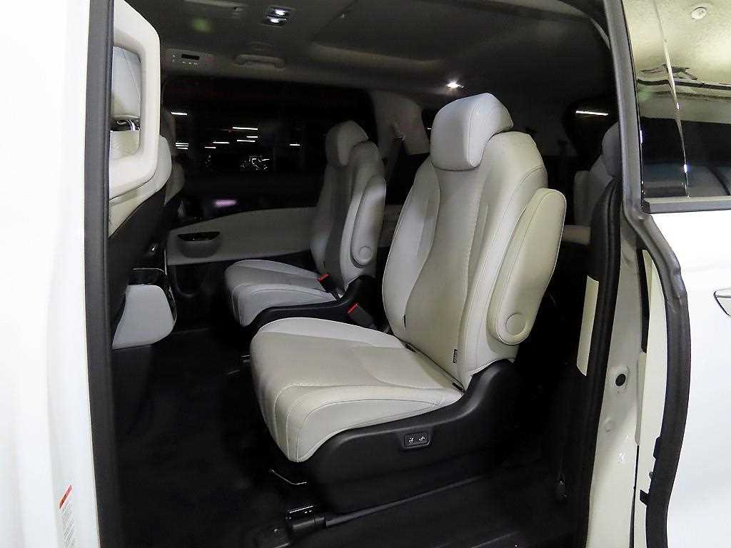 KIA Carnival - Vista 7