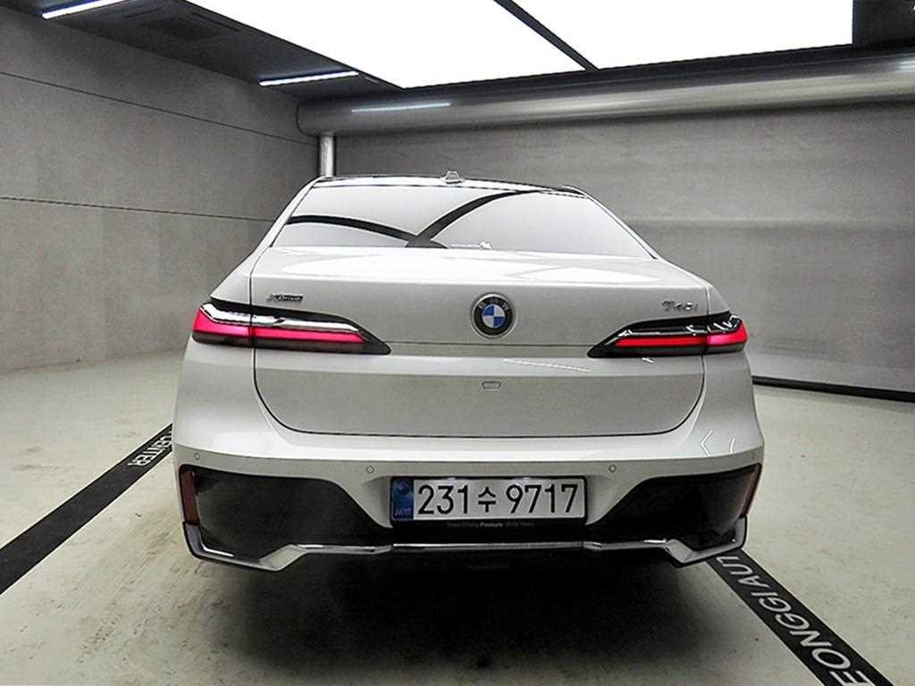 BMW 7 Series - Vista 3