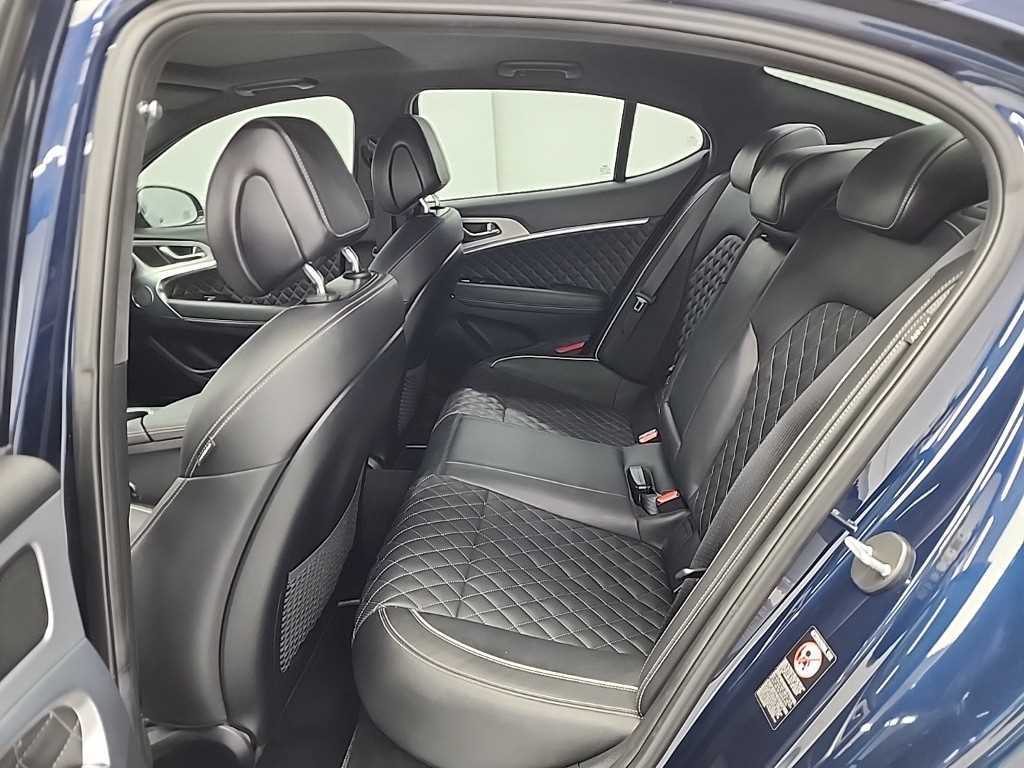 Genesis G70 - Vista 12