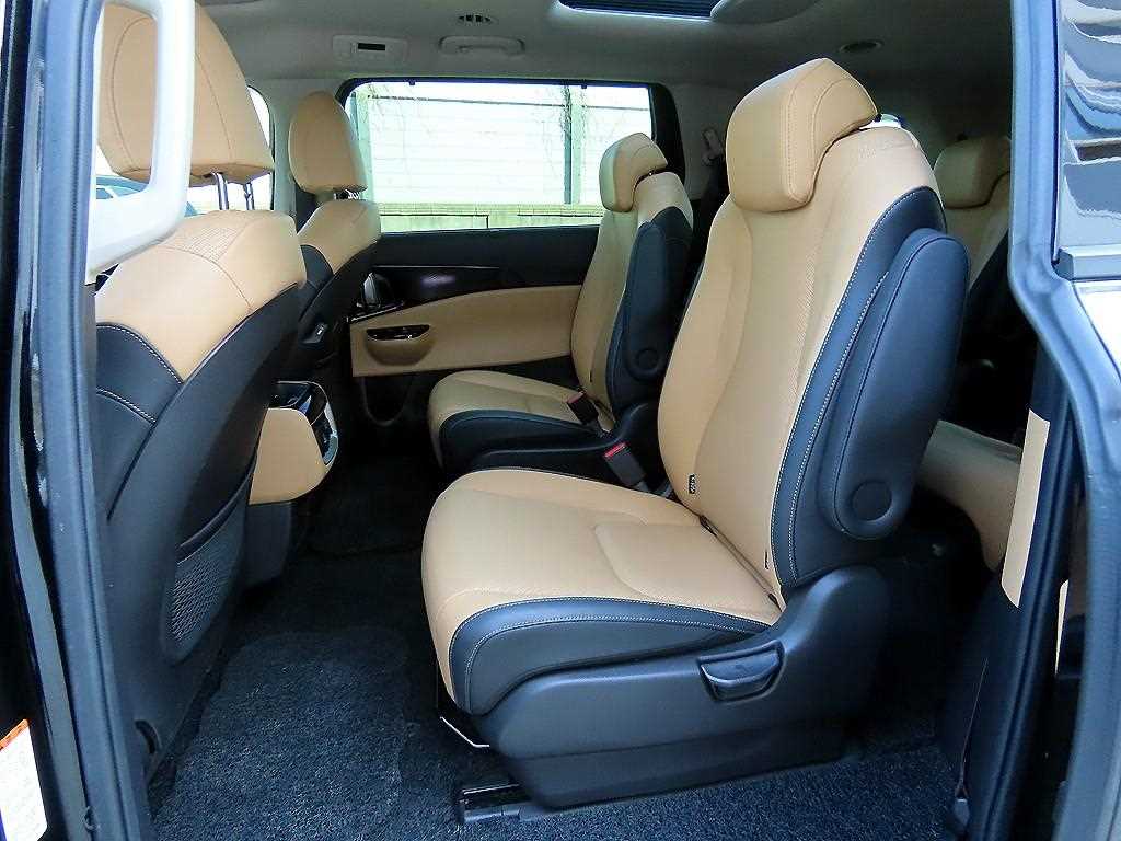 KIA Carnival - Vista 6