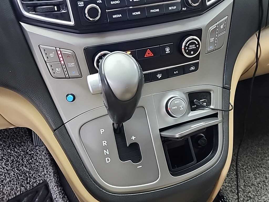 HYUNDAI Starex - Vista 8