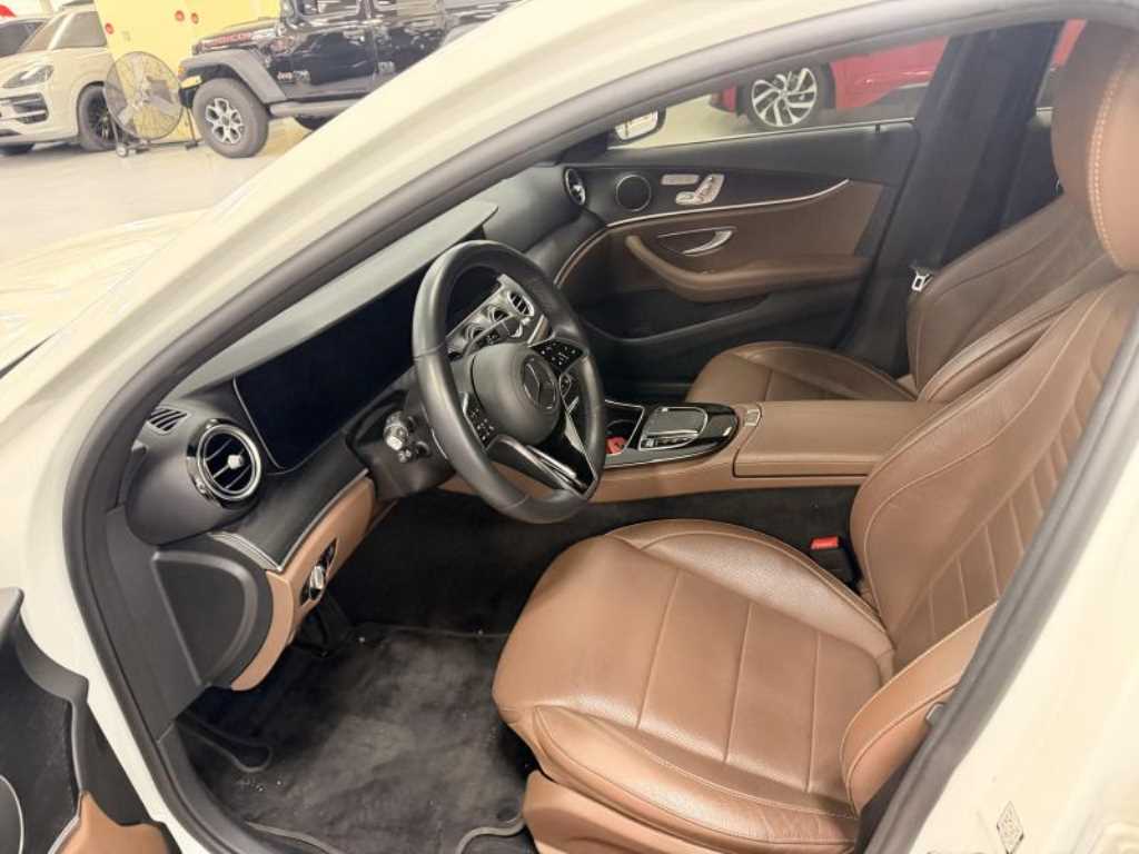 Mercedes Benz E class - Vista 5